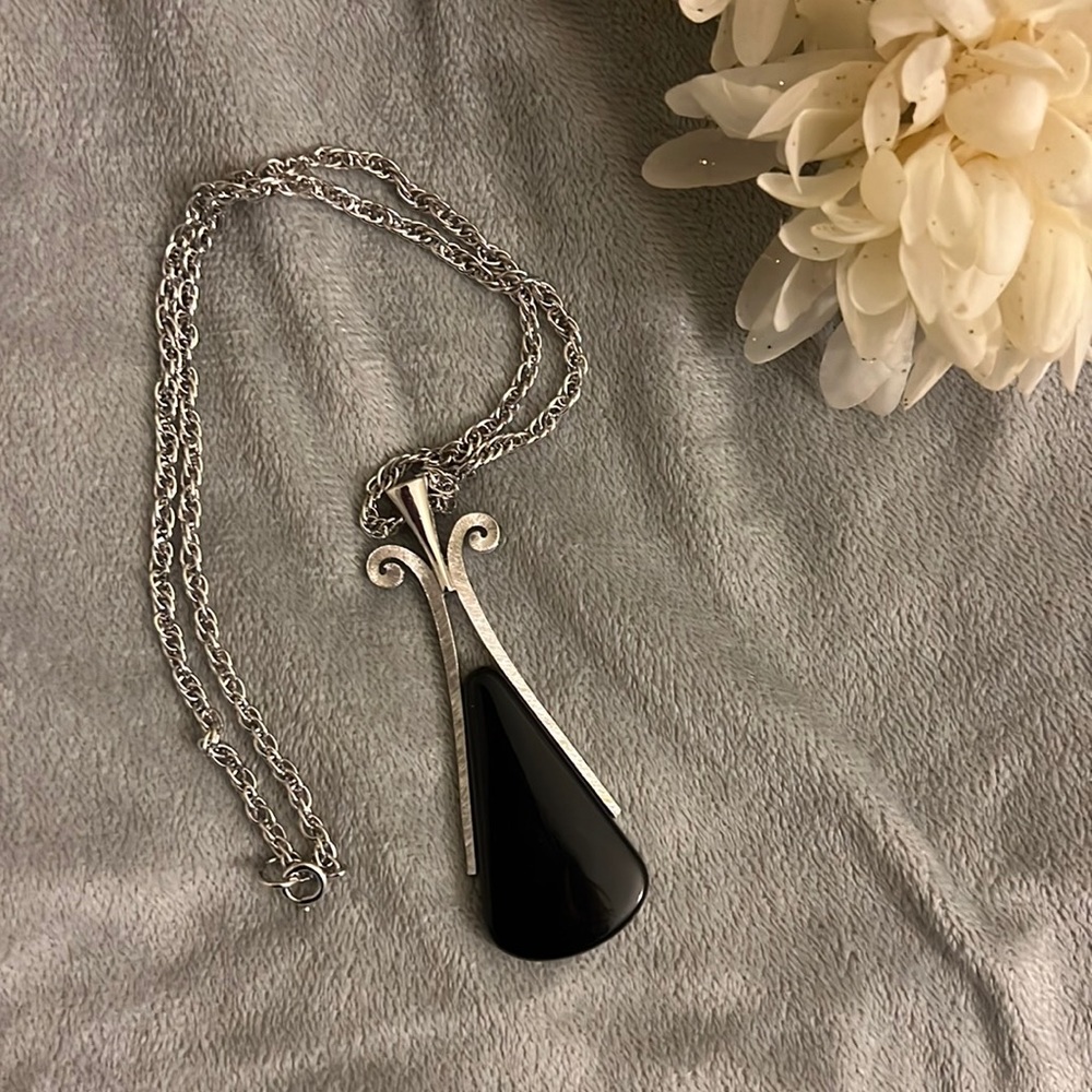Avon Vintage Black Pendant Necklace